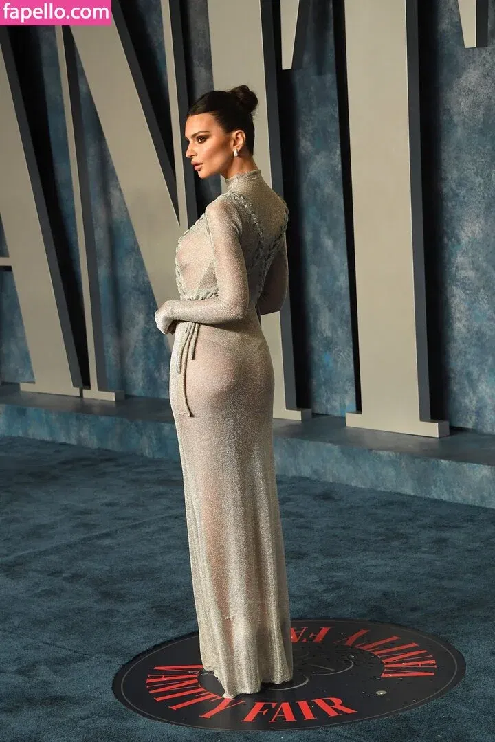 Emily Ratajkowski Onlyfans Photo Gallery 