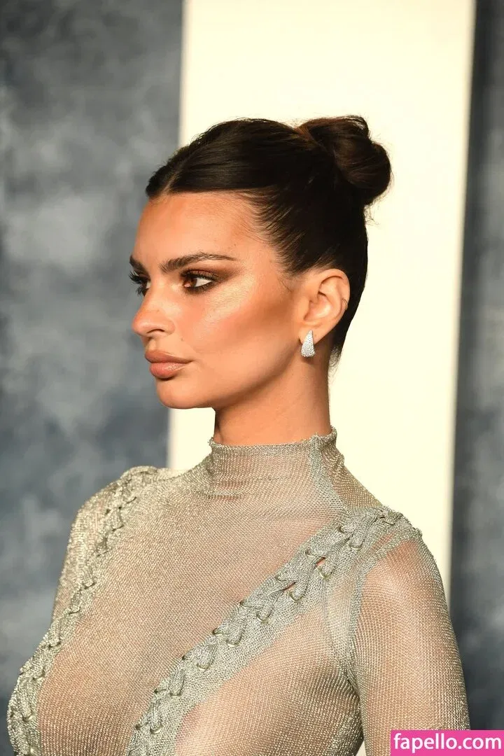 Emily Ratajkowski Onlyfans Photo Gallery 