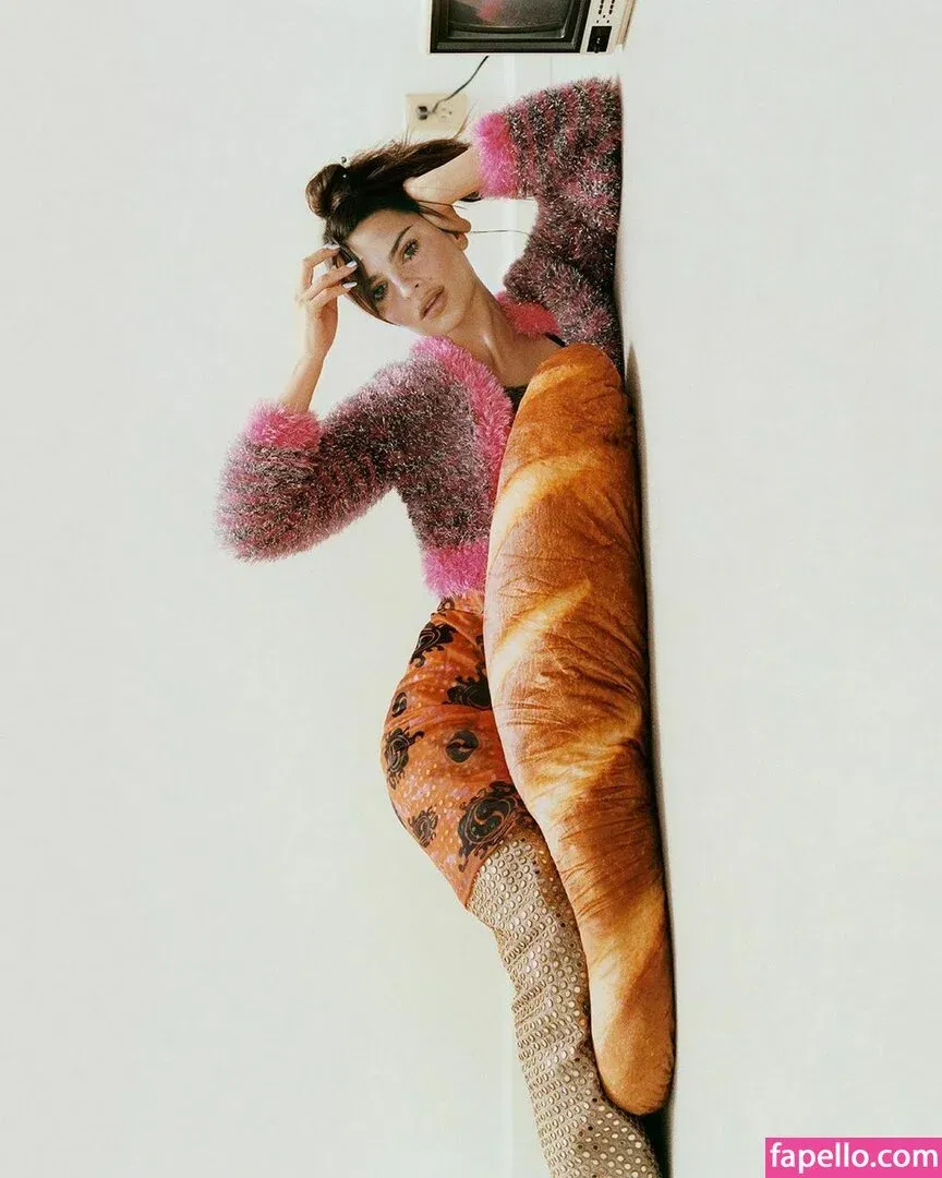 Emily Ratajkowski Onlyfans Photo Gallery 