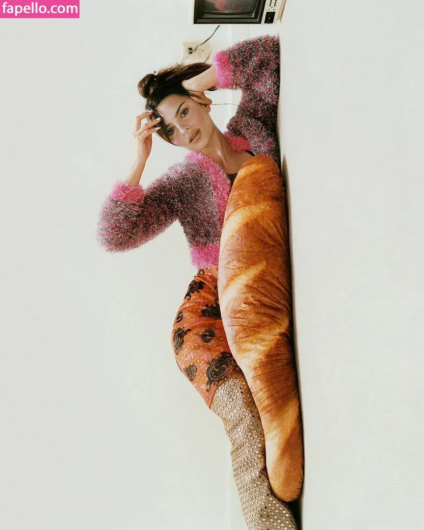 Emily Ratajkowski Onlyfans Photo Gallery 