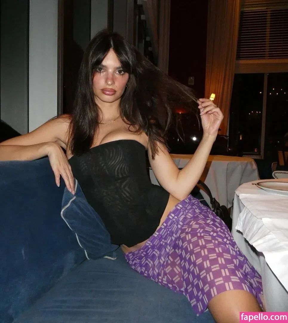 Emily Ratajkowski Onlyfans Photo Gallery 