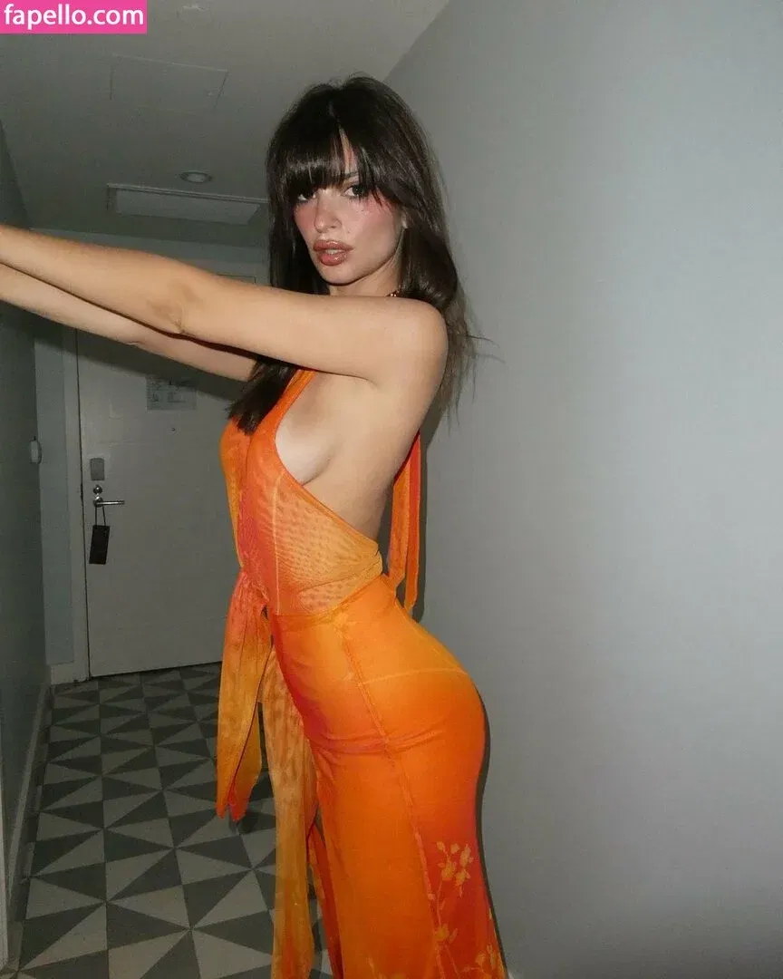 Emily Ratajkowski Onlyfans Photo Gallery 