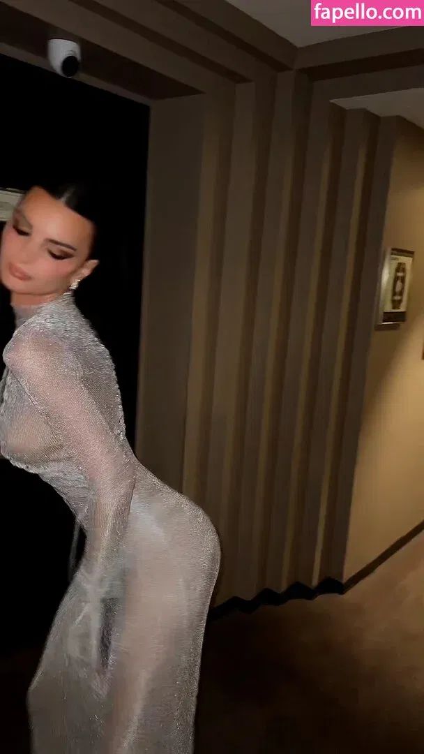 Emily Ratajkowski Onlyfans Photo Gallery 