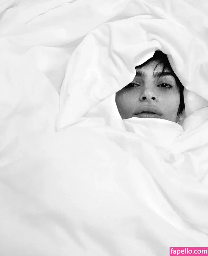 Emily Ratajkowski Onlyfans Photo Gallery 