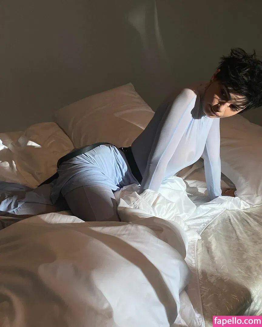 Emily Ratajkowski Onlyfans Photo Gallery 