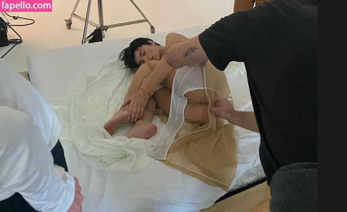 Emily Ratajkowski Onlyfans Photo Gallery 