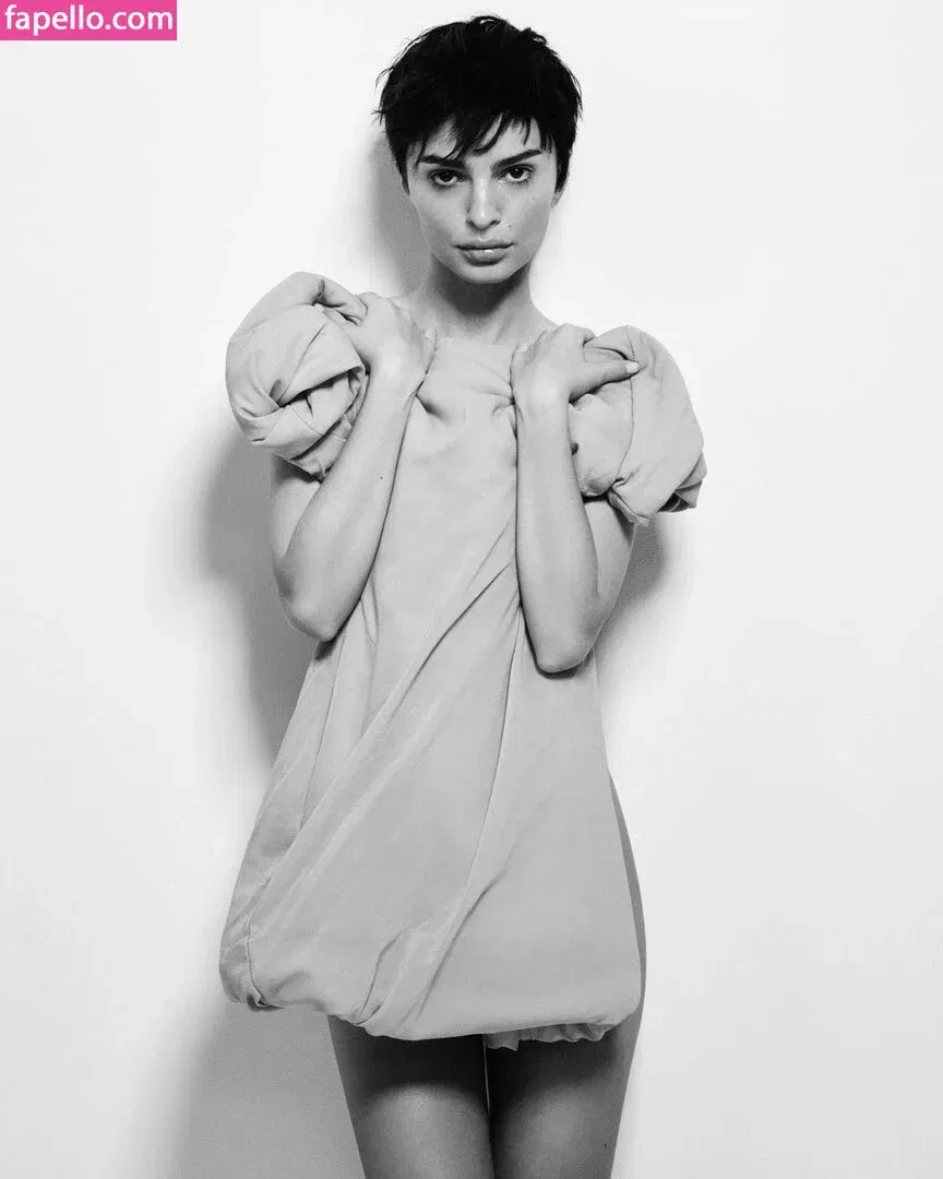 Emily Ratajkowski Onlyfans Photo Gallery 