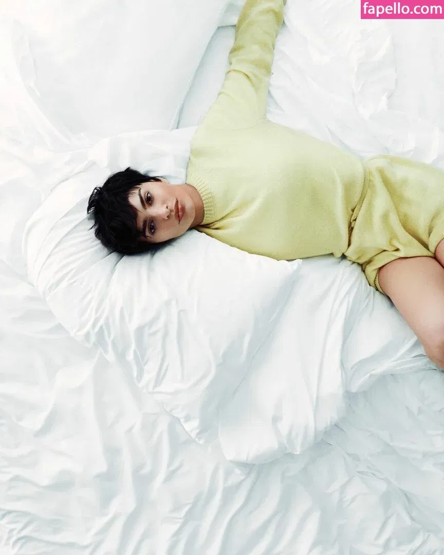 Emily Ratajkowski Onlyfans Photo Gallery 