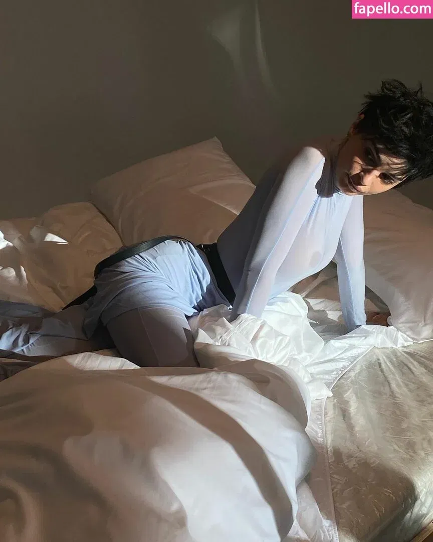 Emily Ratajkowski Onlyfans Photo Gallery 