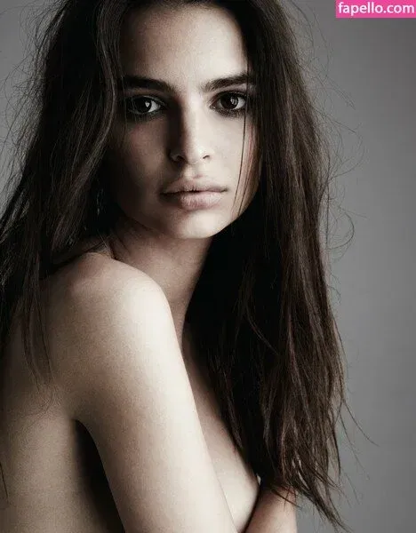 Emily Ratajkowski Onlyfans Photo Gallery 