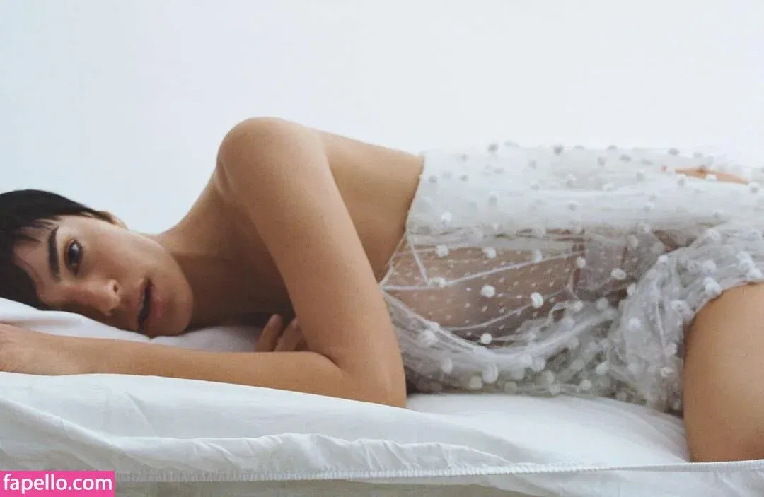 Emily Ratajkowski Onlyfans Photo Gallery 