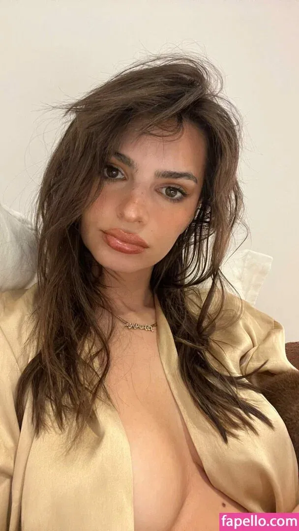 Emily Ratajkowski Onlyfans Photo Gallery 