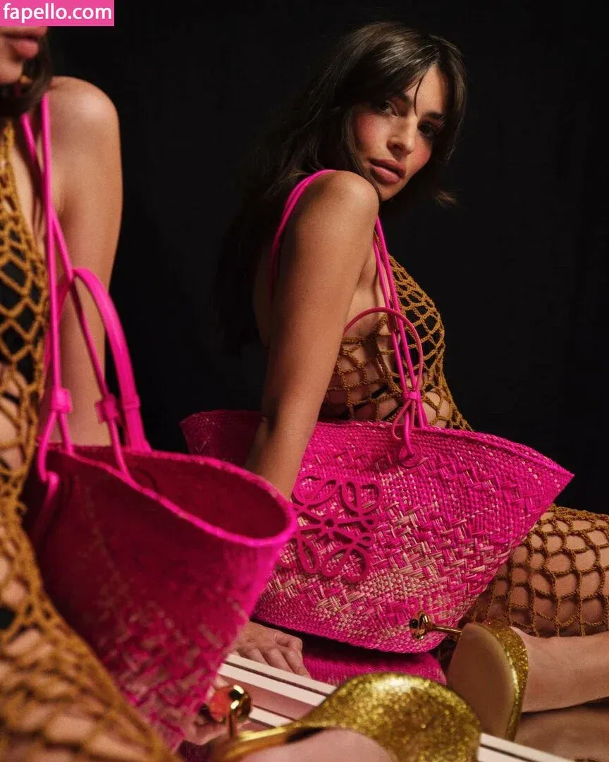 Emily Ratajkowski Onlyfans Photo Gallery 