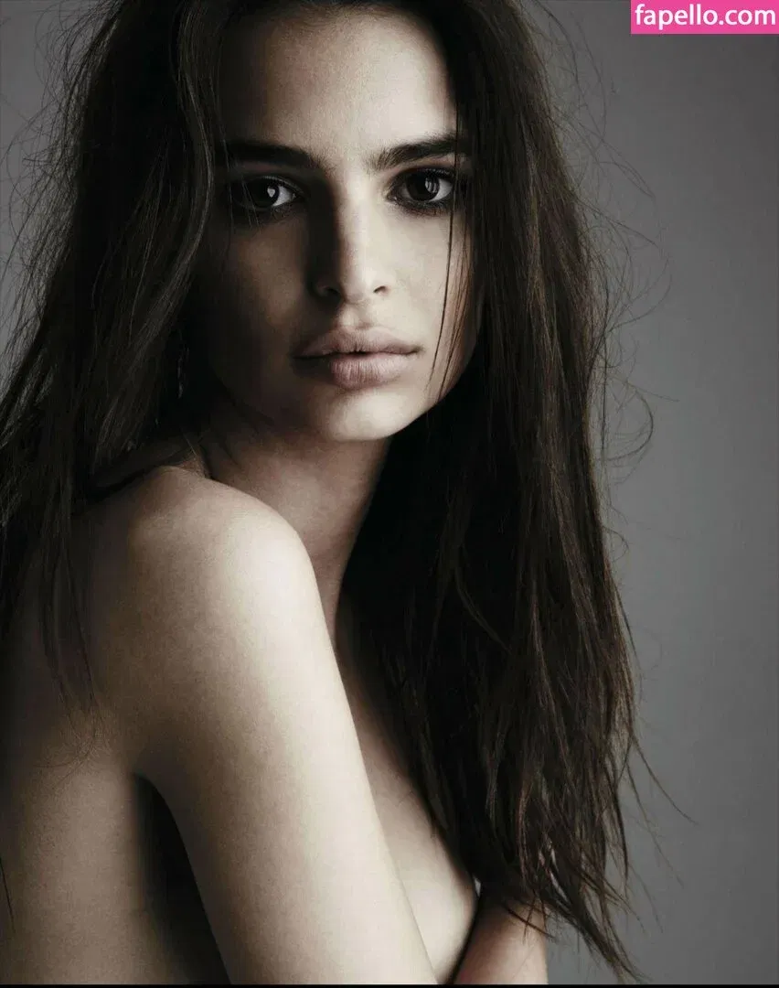 Emily Ratajkowski Onlyfans Photo Gallery 