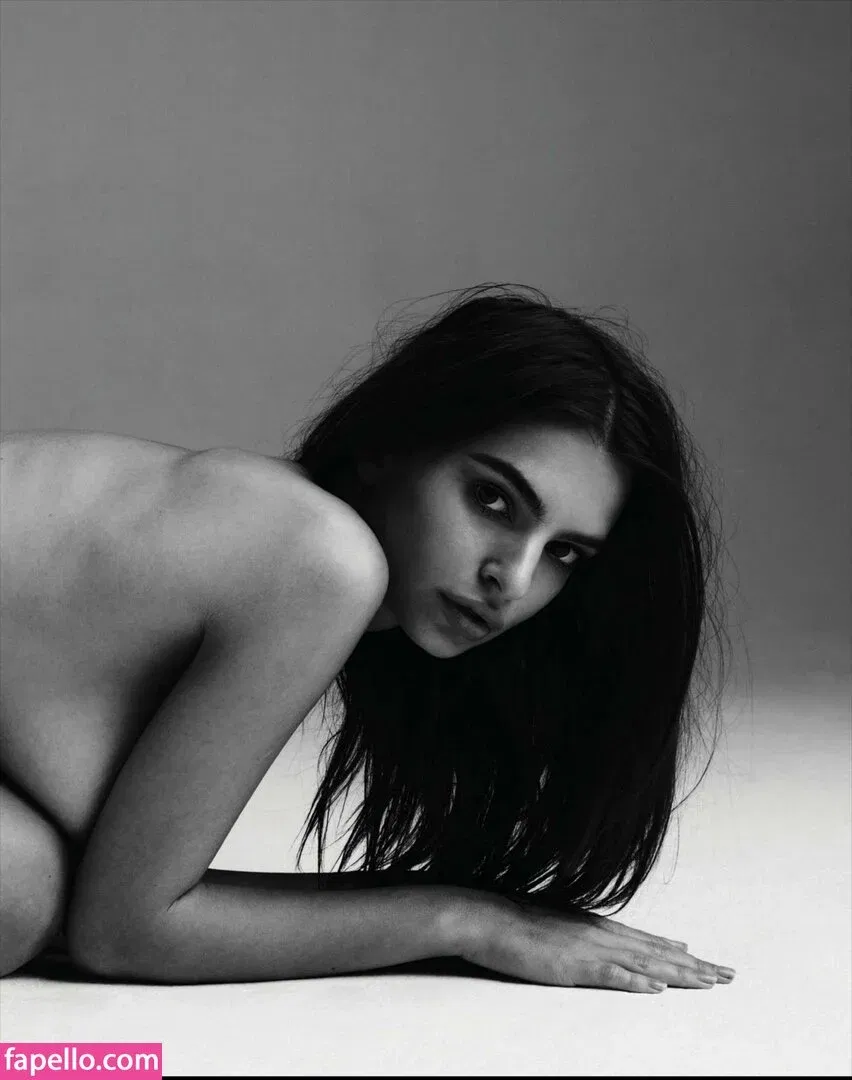 Emily Ratajkowski Onlyfans Photo Gallery 