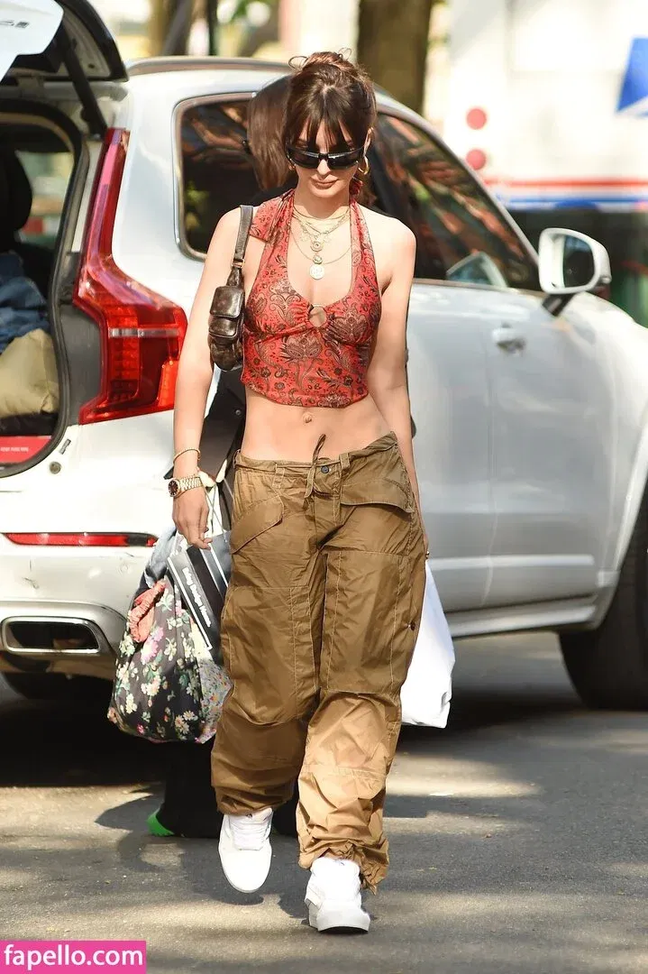 Emily Ratajkowski Onlyfans Photo Gallery 