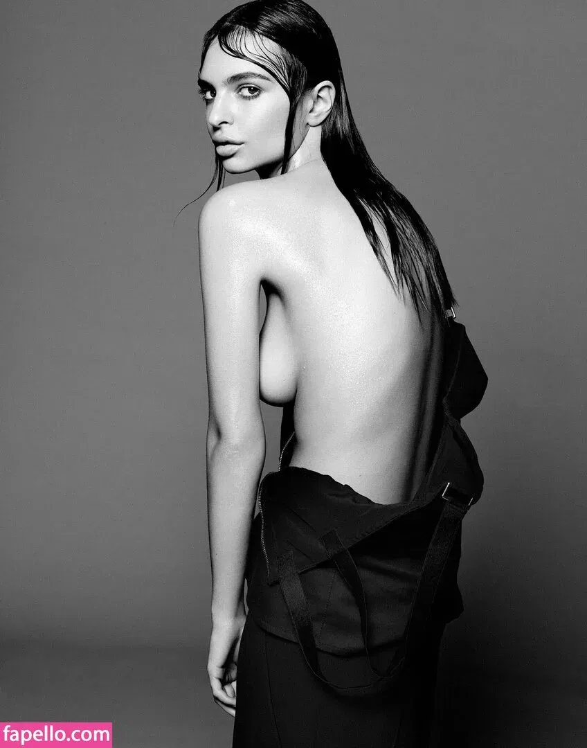 Emily Ratajkowski Onlyfans Photo Gallery 