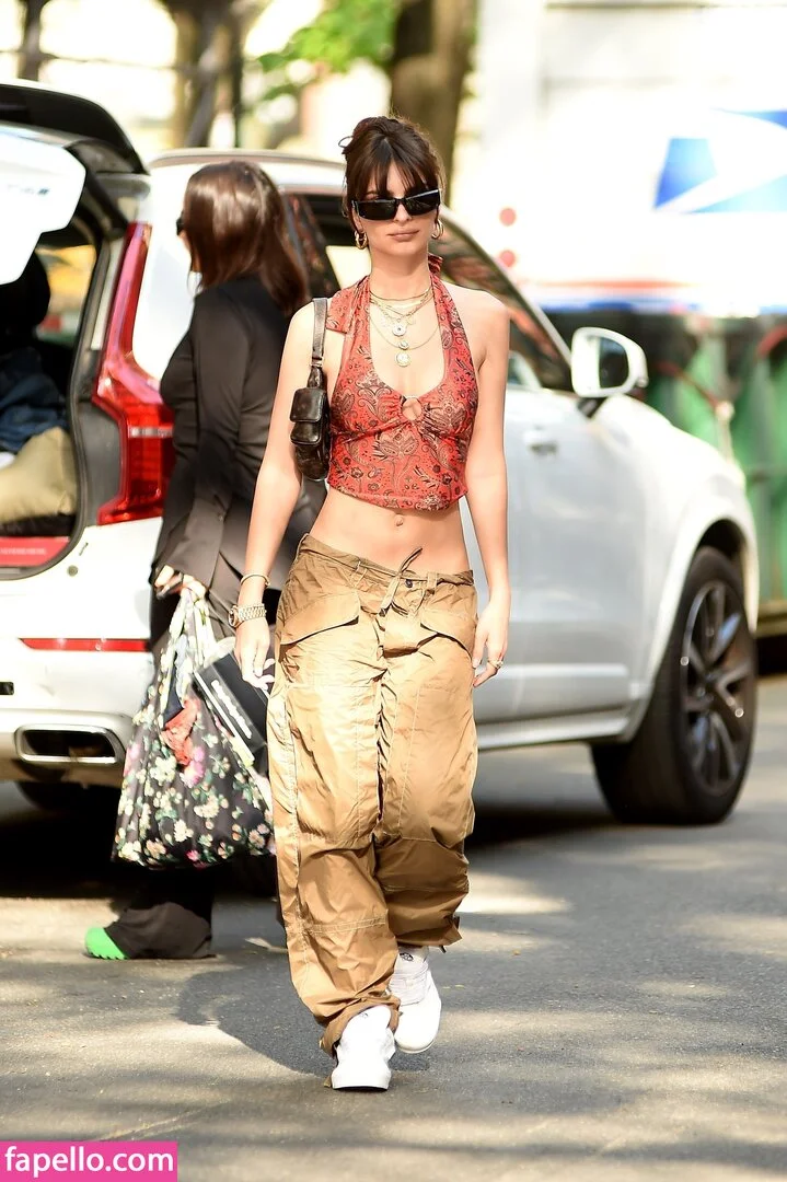 Emily Ratajkowski Onlyfans Photo Gallery 