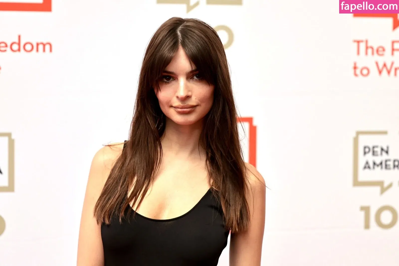 Emily Ratajkowski Onlyfans Photo Gallery 