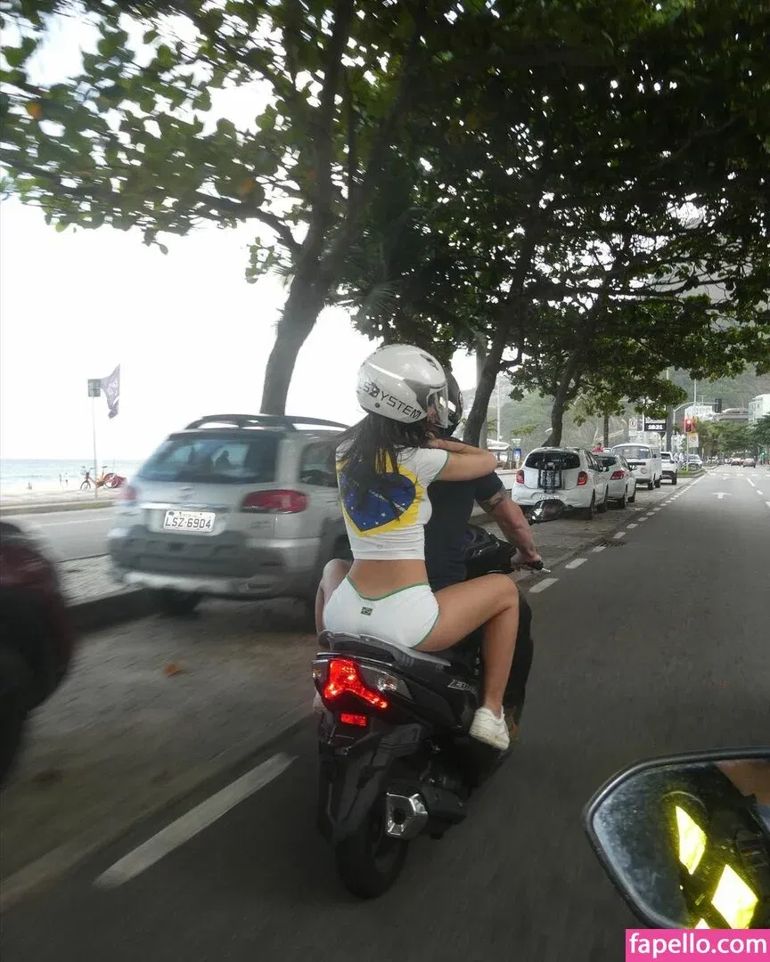 Emily Ratajkowski Onlyfans Photo Gallery 