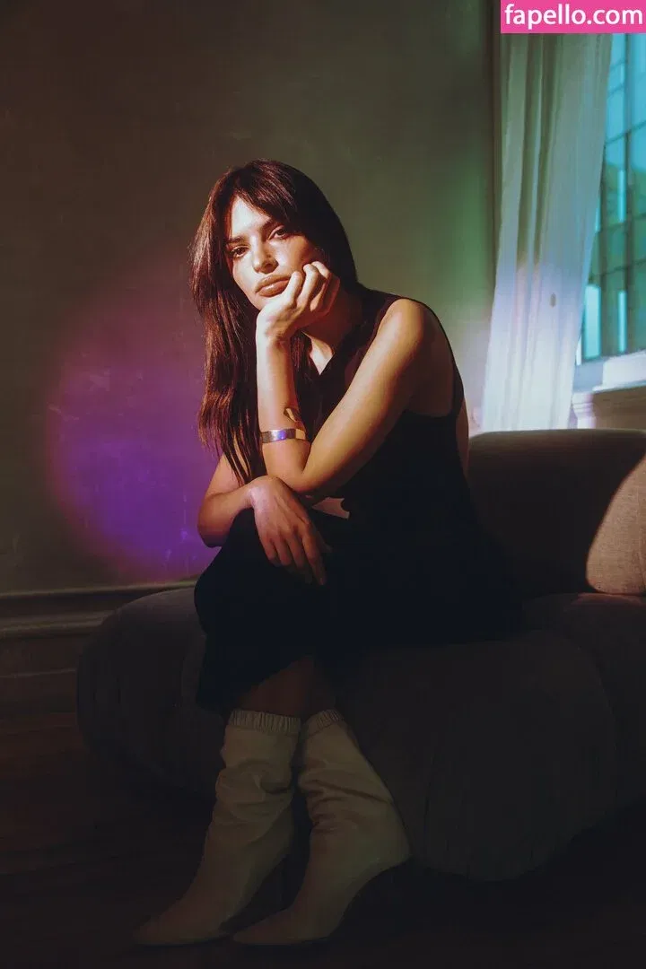 Emily Ratajkowski Onlyfans Photo Gallery 