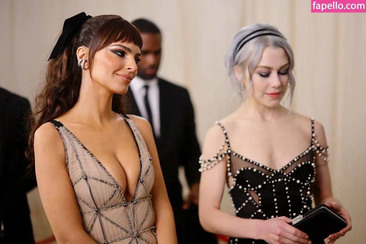 Emily Ratajkowski Onlyfans Photo Gallery 