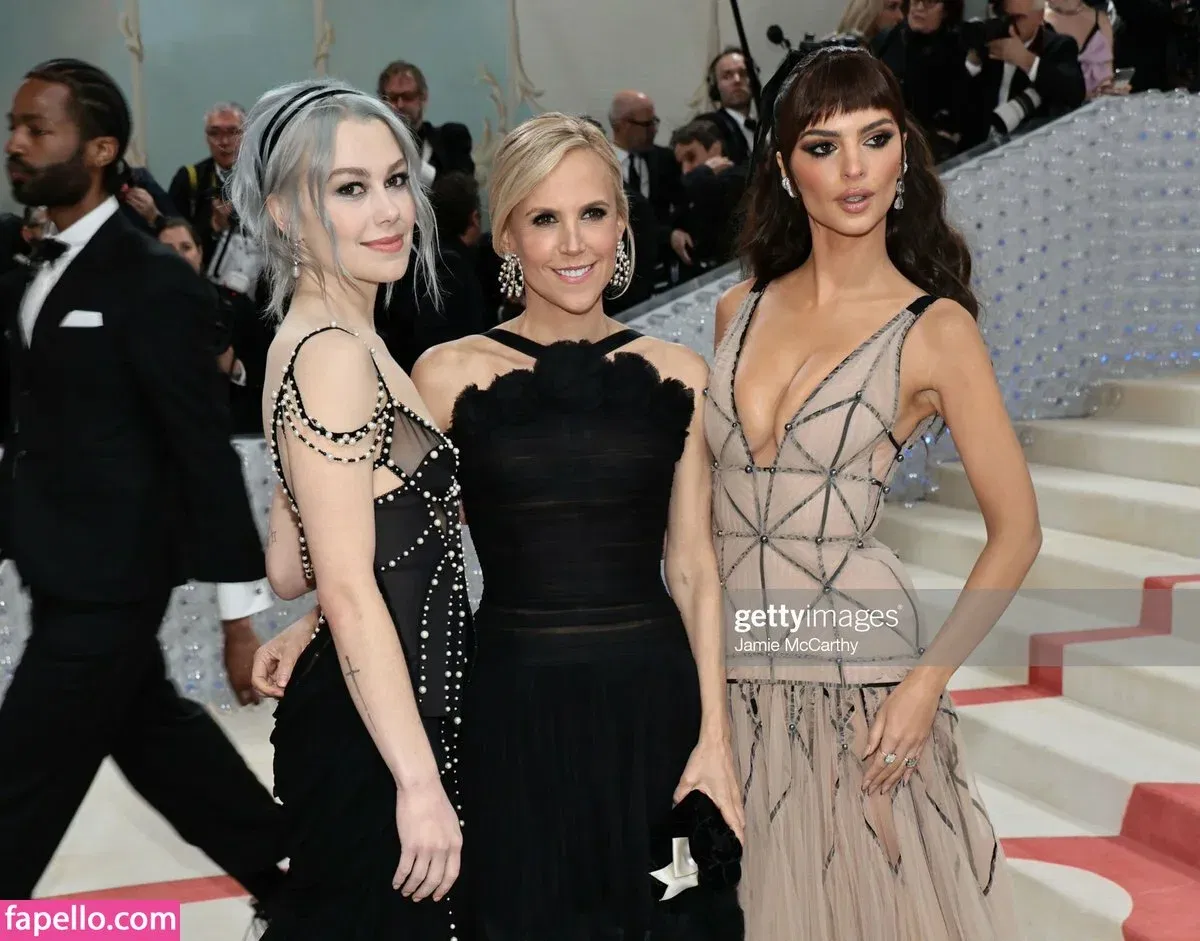 Emily Ratajkowski Onlyfans Photo Gallery 