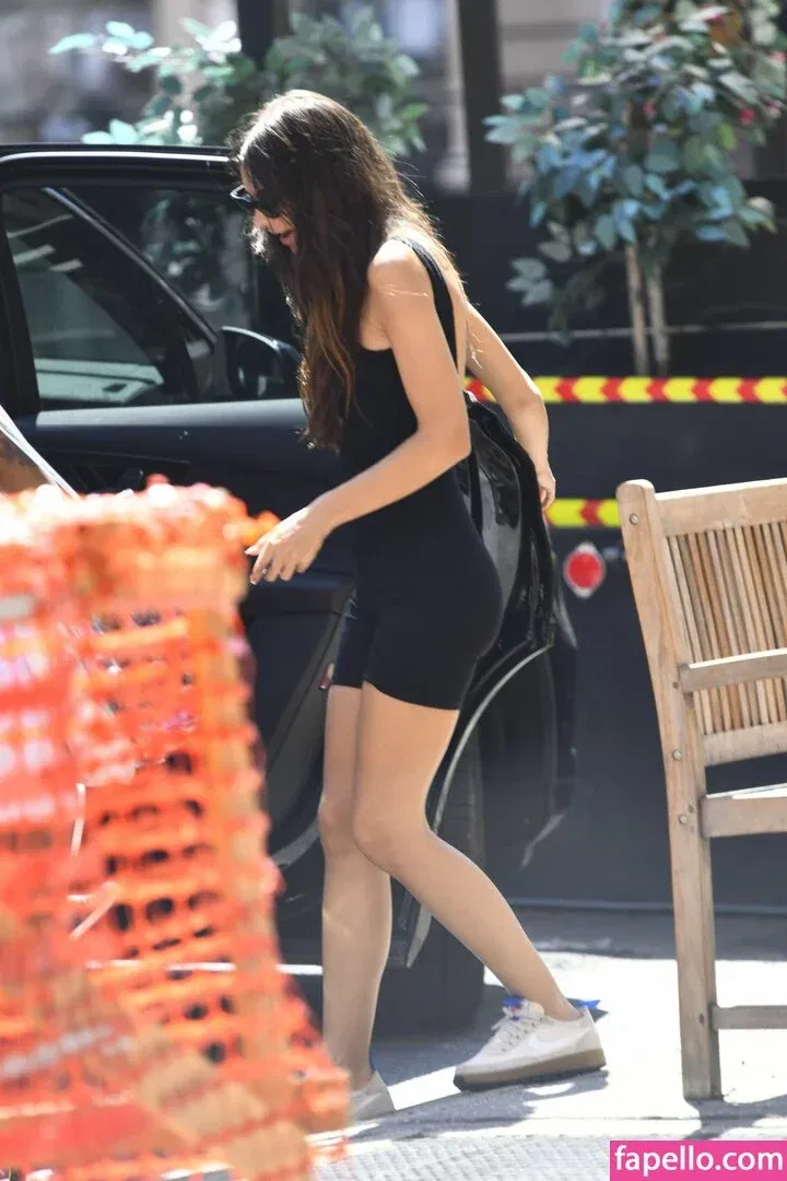 Emily Ratajkowski Onlyfans Photo Gallery 