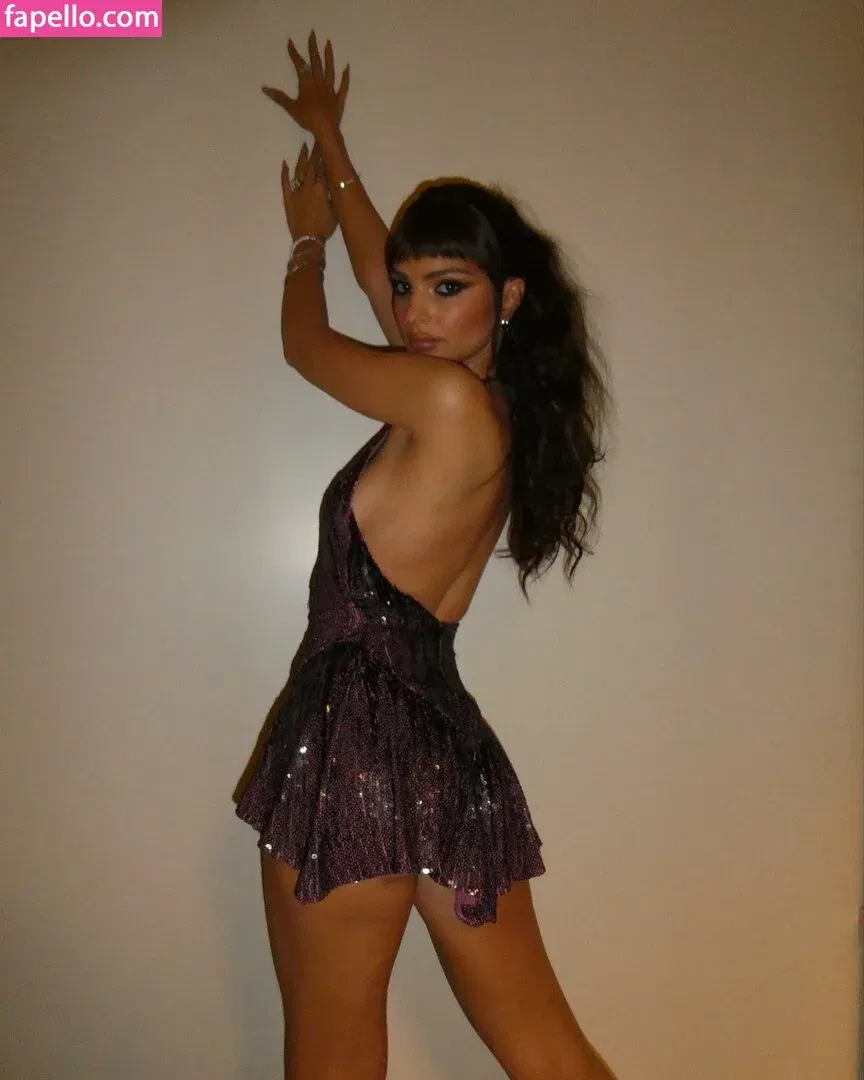 Emily Ratajkowski Onlyfans Photo Gallery 