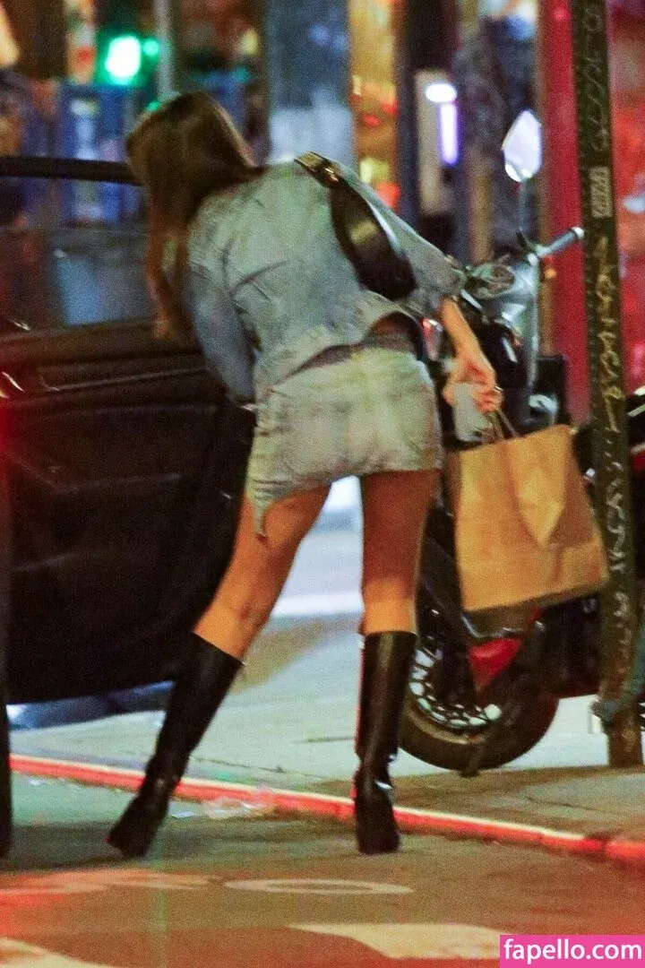 Emily Ratajkowski Onlyfans Photo Gallery 