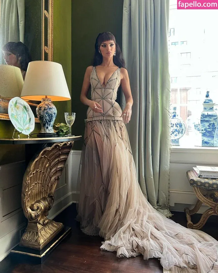 Emily Ratajkowski Onlyfans Photo Gallery 