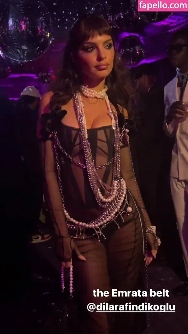 Emily Ratajkowski Onlyfans Photo Gallery 