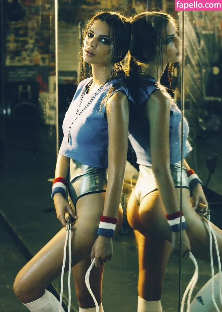 Emily Ratajkowski Onlyfans Photo Gallery 