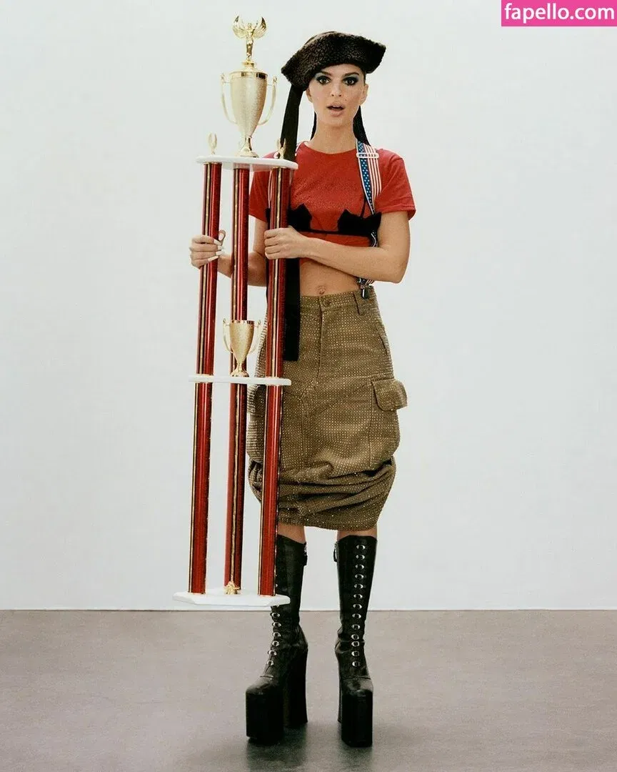 Emily Ratajkowski Onlyfans Photo Gallery 