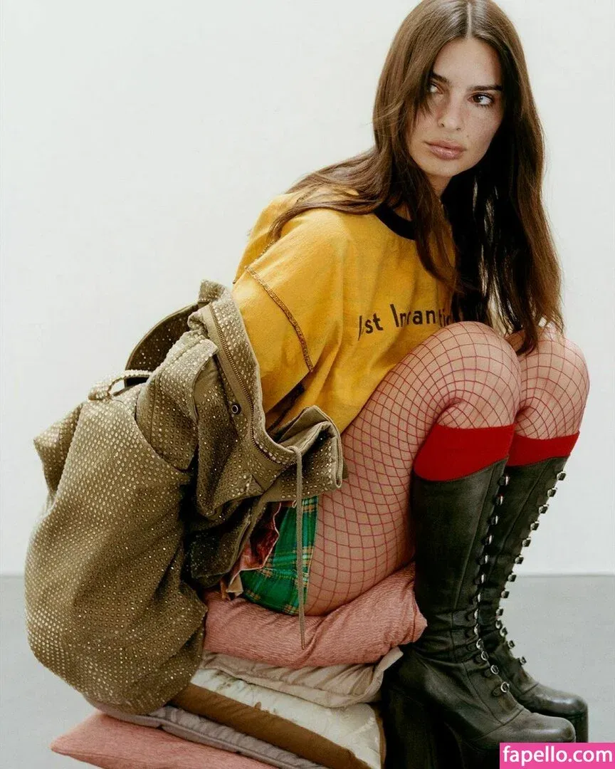 Emily Ratajkowski Onlyfans Photo Gallery 