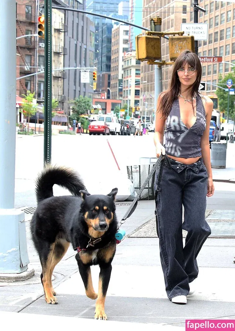 Emily Ratajkowski Onlyfans Photo Gallery 