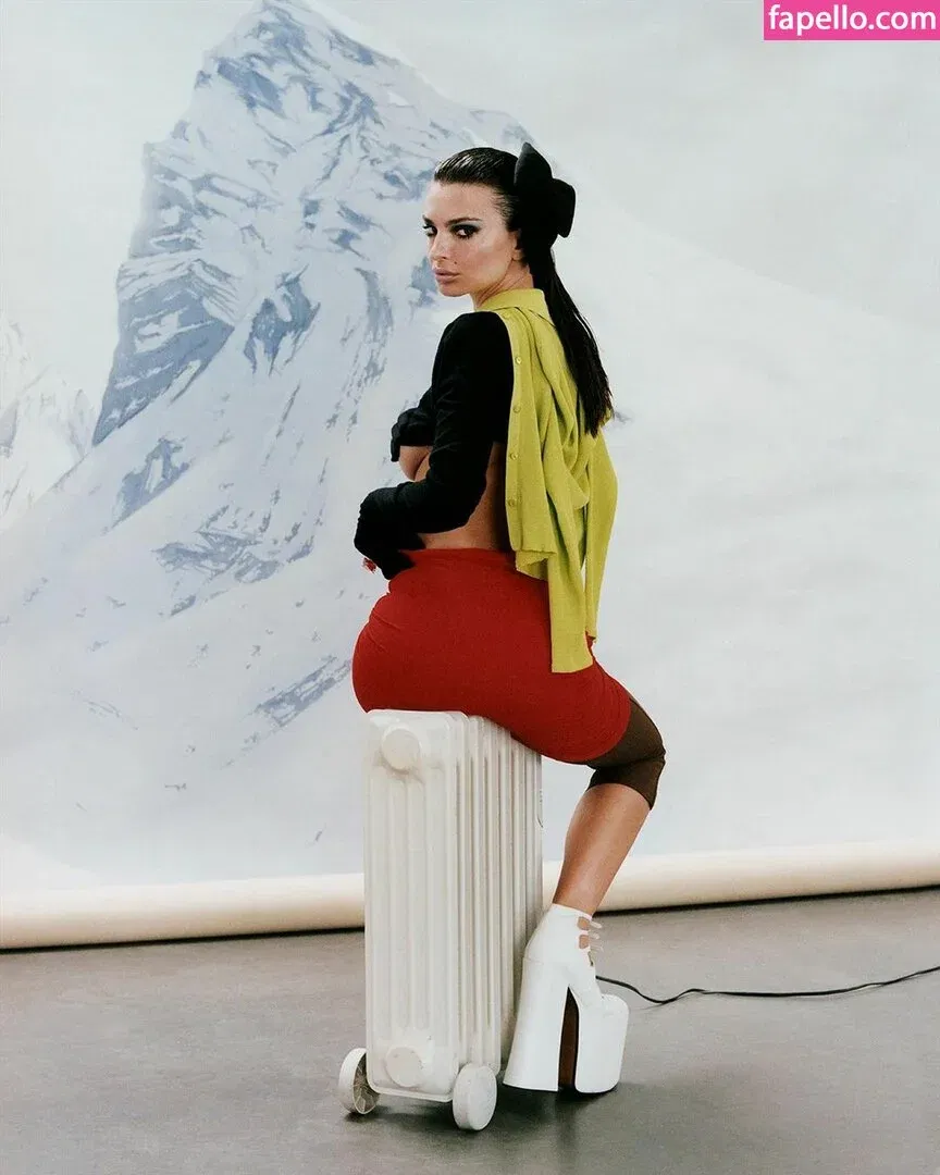 Emily Ratajkowski Onlyfans Photo Gallery 