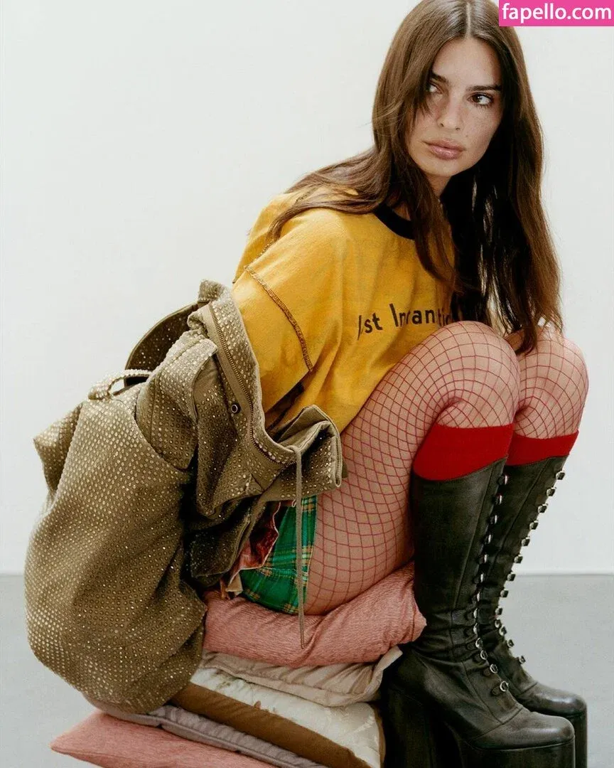 Emily Ratajkowski Onlyfans Photo Gallery 