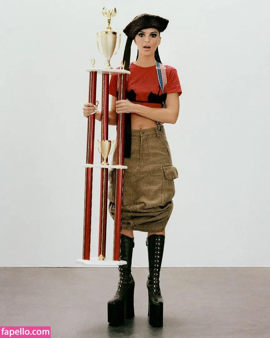 Emily Ratajkowski Onlyfans Photo Gallery 