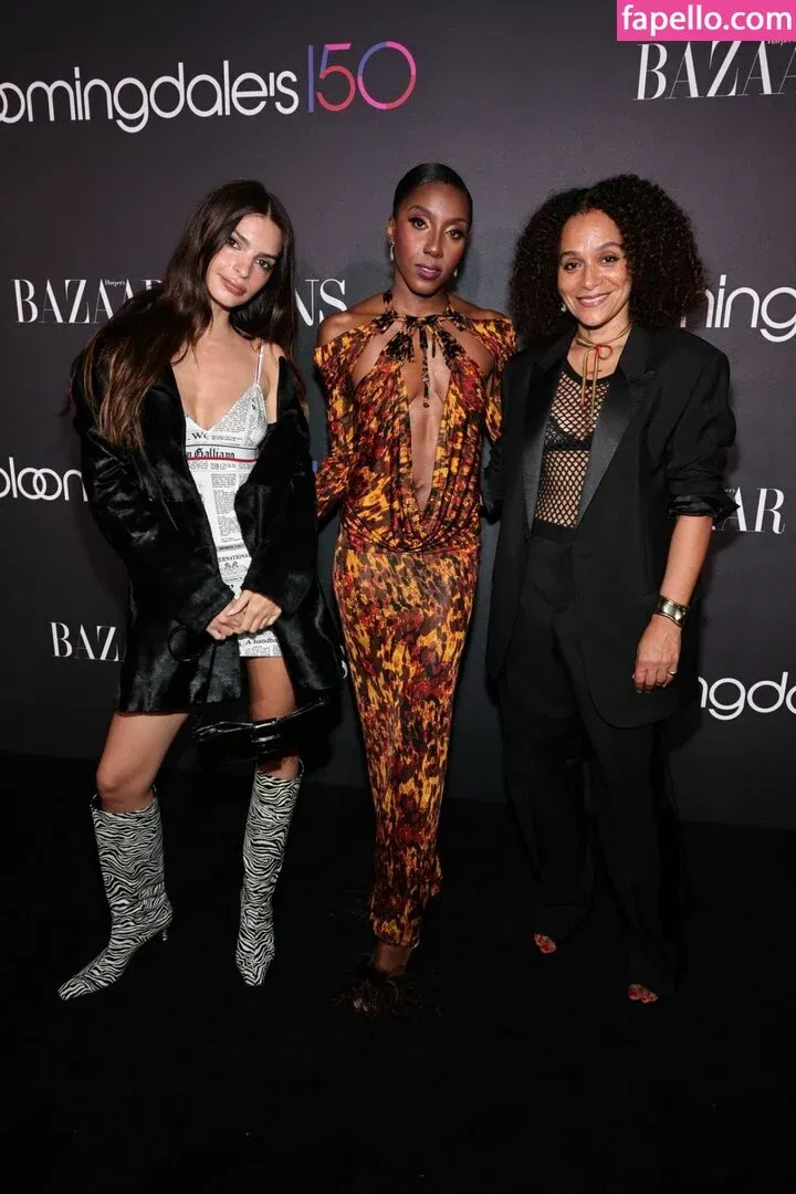 Emily Ratajkowski Onlyfans Photo Gallery 