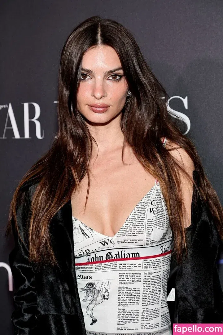 Emily Ratajkowski Onlyfans Photo Gallery 