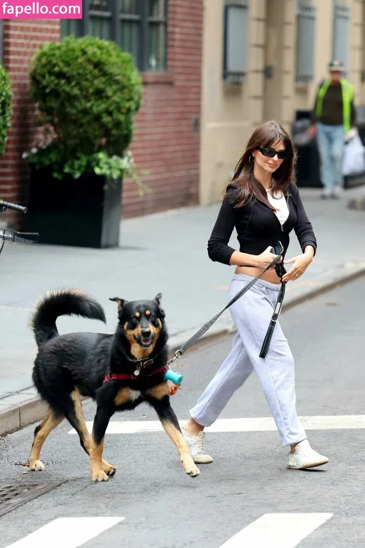 Emily Ratajkowski Onlyfans Photo Gallery 