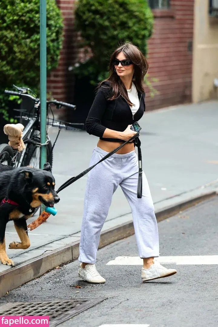 Emily Ratajkowski Onlyfans Photo Gallery 