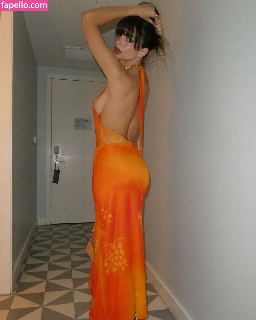 Emily Ratajkowski Onlyfans Photo Gallery 