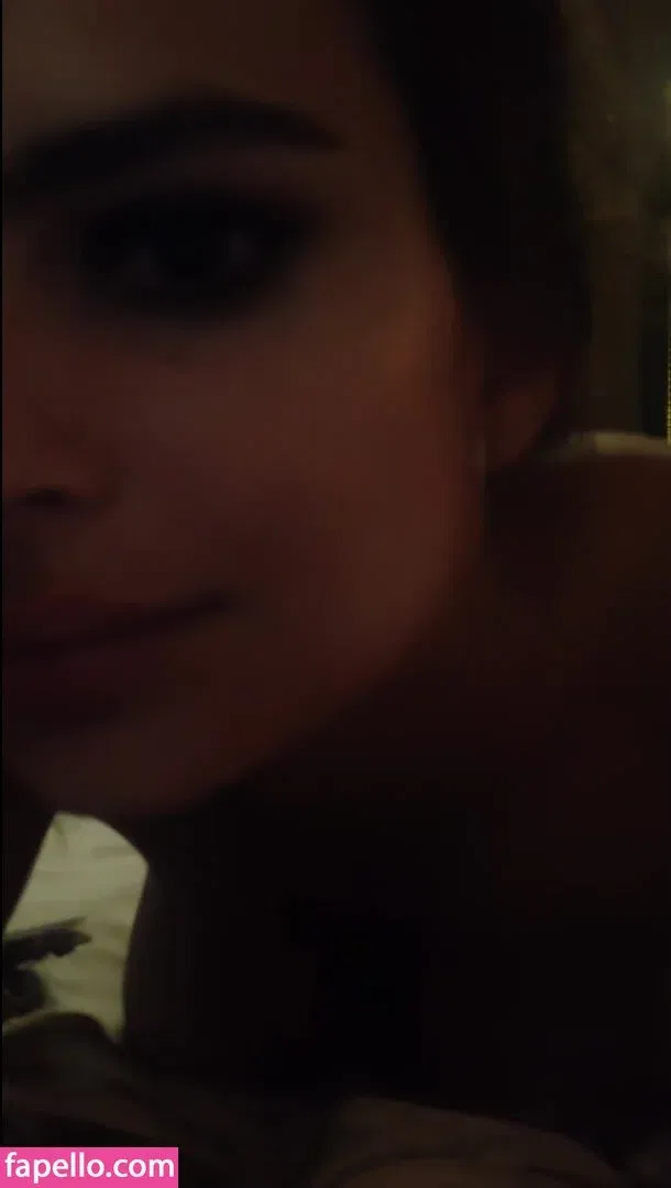 Emily Ratajkowski Onlyfans Photo Gallery 