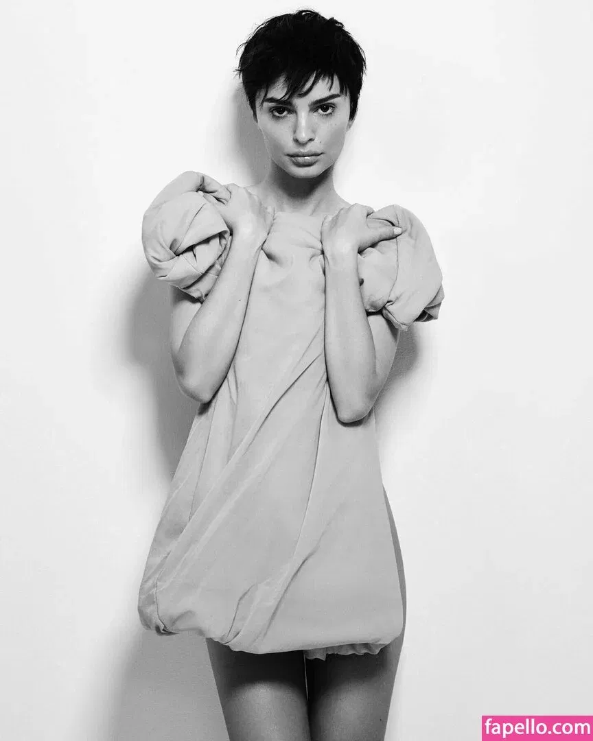 Emily Ratajkowski Onlyfans Photo Gallery 