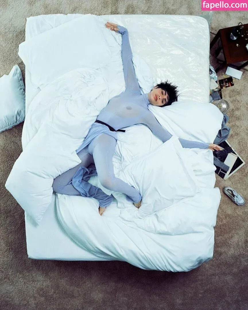 Emily Ratajkowski Onlyfans Photo Gallery 