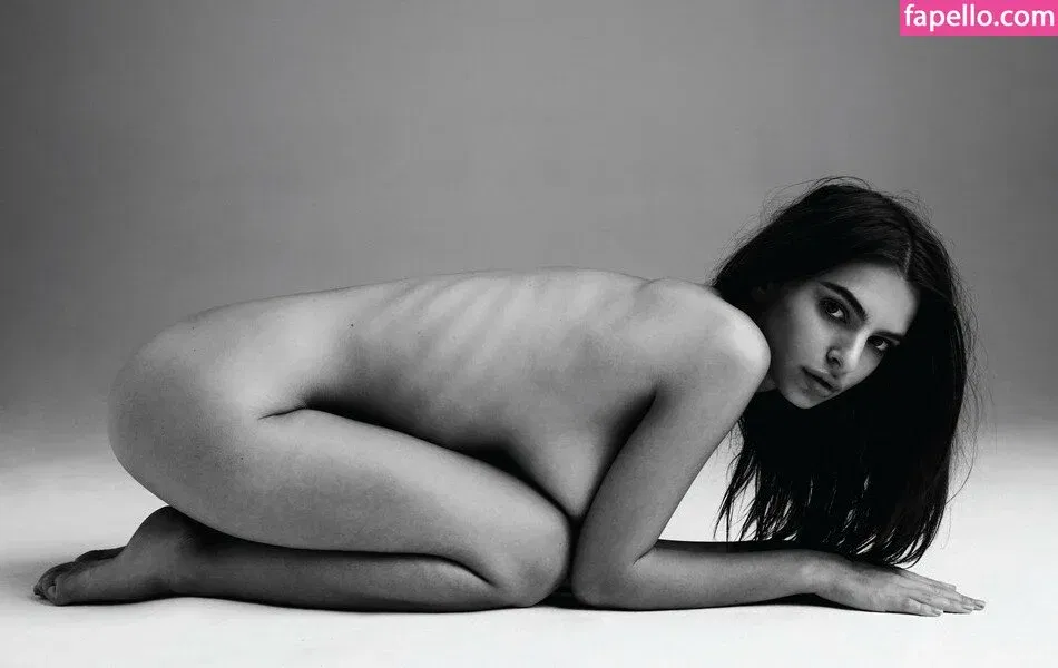 Emily Ratajkowski Onlyfans Photo Gallery 