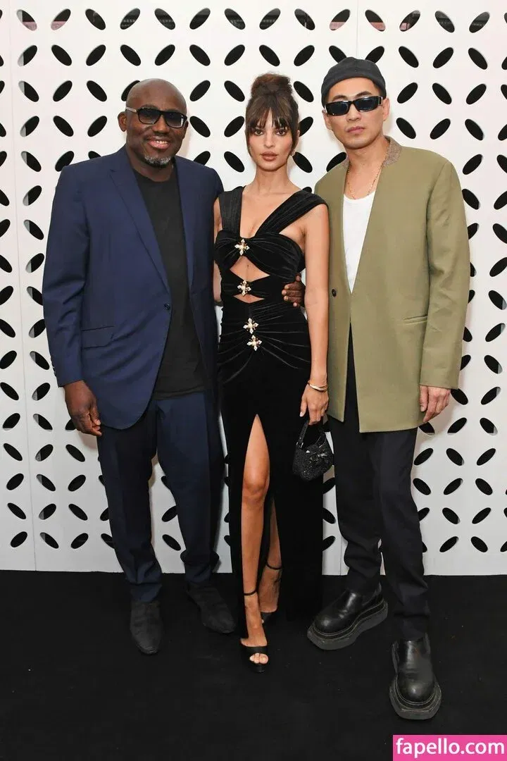 Emily Ratajkowski Onlyfans Photo Gallery 