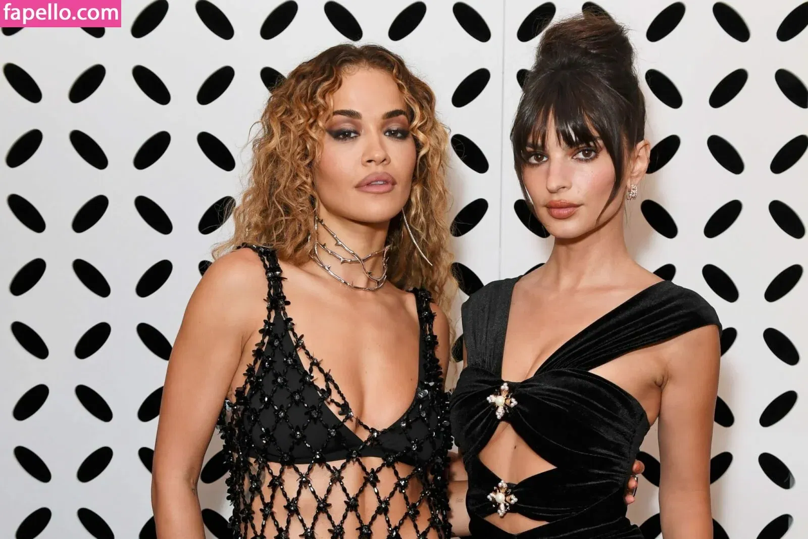 Emily Ratajkowski Onlyfans Photo Gallery 